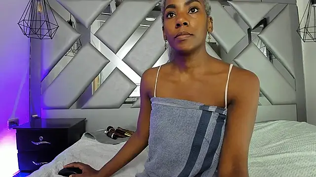 Snapshot of Lorenn_Hill chatting on 12/15/25, 01:59 Lorenn Hill online show from 12/15/25, 01:59