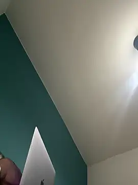 Snapshot of radeczek001 chatting on 12/17/25, 12:49 radeczek001 online show from 12/17/25, 12:49