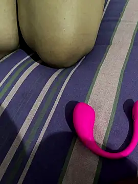 Snapshot of Slllll_Couple00 chatting on 09/23/25, 07:28 Slllll Couple00 online show from 09/23/25, 07:28