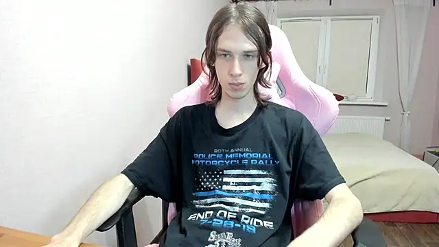 Snapshot of eleganc3 chatting on 09/24/25, 08:12 eleganc3 online show from 09/24/25, 08:12