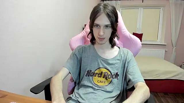 Snapshot of eleganc3 chatting on 09/27/25, 06:24 eleganc3 online show from 09/27/25, 06:24