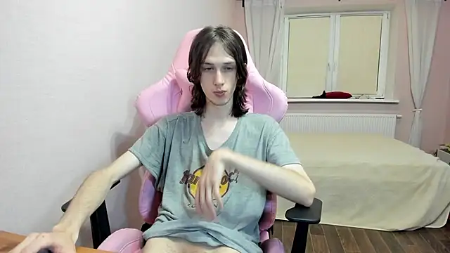 Snapshot of eleganc3 chatting on 09/28/25, 08:58 eleganc3 online show from 09/28/25, 08:58