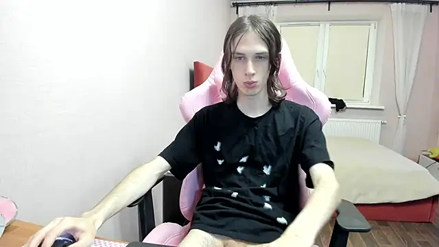 Snapshot of eleganc3 chatting on 10/02/25, 06:59 eleganc3 online show from 10/02/25, 06:59