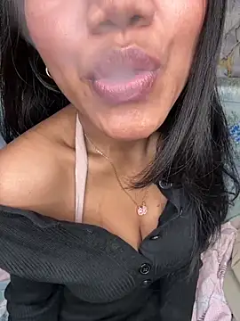 lily 5911 online show from 12/14/25, 01:00