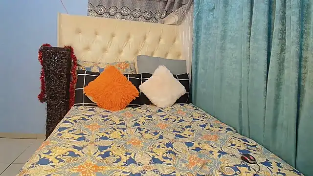 Snapshot of Violettx25 chatting on 11/18/25, 08:24 Violettx25 online show from 11/18/25, 08:24