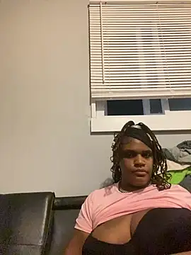 Snapshot of MosesWorld33 chatting on 10/07/25, 12:19 MosesWorld33 online show from 10/07/25, 12:19