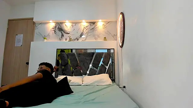 Snapshot of TWINKS_BOYS1 chatting on 12/16/25, 07:30 TWINKS BOYS1 online show from 12/16/25, 07:30