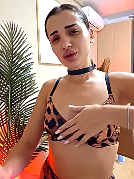 Snapshot of NaughtyChloe chatting on 10/06/25, 02:03 NaughtyChloe online show from 10/06/25, 02:03