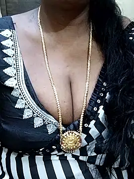 Snapshot of shobini chatting on 10/14/25, 12:50 shobini online show from 10/14/25, 12:50