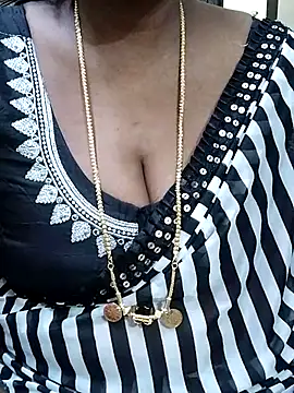 Snapshot of shobini chatting on 10/21/25, 03:46 shobini online show from 10/21/25, 03:46