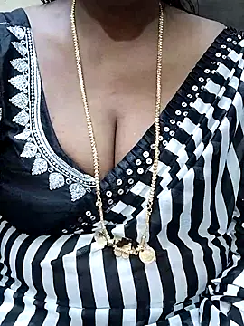 Snapshot of shobini chatting on 10/22/25, 01:55 shobini online show from 10/22/25, 01:55