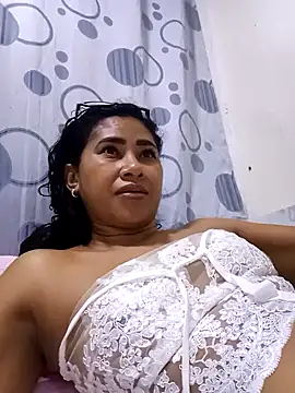 Snapshot of PERLA_BLACK_ chatting on 10/13/25, 10:48 PERLA BLACK  online show from 10/13/25, 10:48
