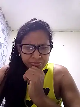 Snapshot of PERLA_BLACK_ chatting on 10/22/25, 03:40 PERLA BLACK  online show from 10/22/25, 03:40
