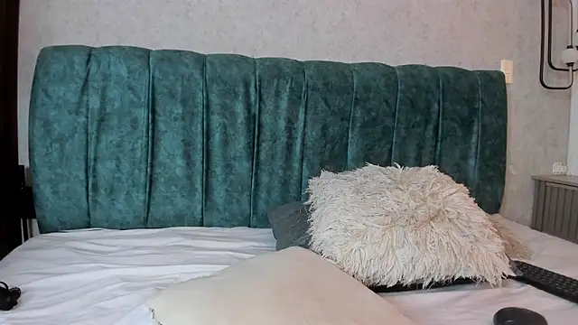 Snapshot of Loren_Couple chatting on 06/03/26, 02:33 Loren Couple online show from 06/03/26, 02:33