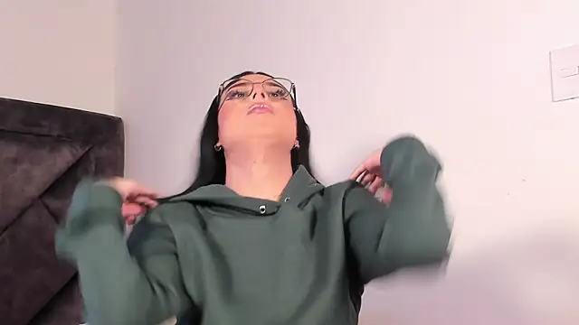 SamanthaRivas  online show from 09/19/25, 10:21