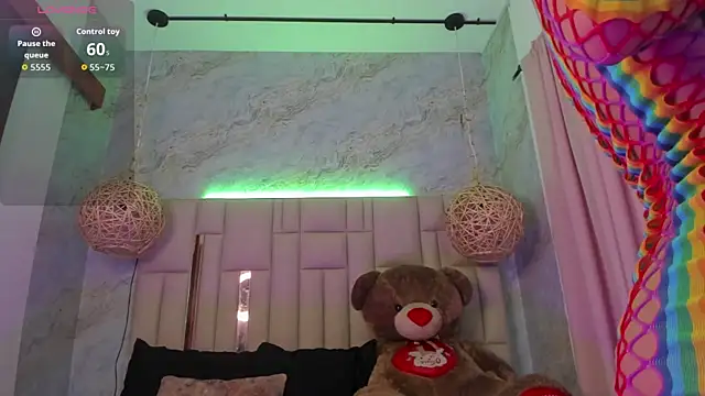 Snapshot of NikkyyRed chatting on 11/11/25, 02:11 NikkyyRed online show from 11/11/25, 02:11