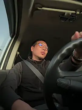 Snapshot of koukou322 chatting on 12/14/25, 09:52 koukou322 online show from 12/14/25, 09:52