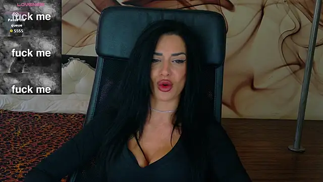 Snapshot of NaomiScarlet chatting on 10/30/25, 10:27 NaomiScarlet online show from 10/30/25, 10:27