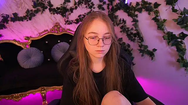 ArrinaWairr online show from 10/17/25, 08:06