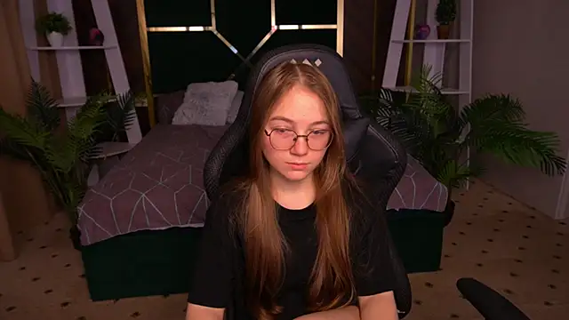 ArrinaWairr online show from 11/18/25, 09:03