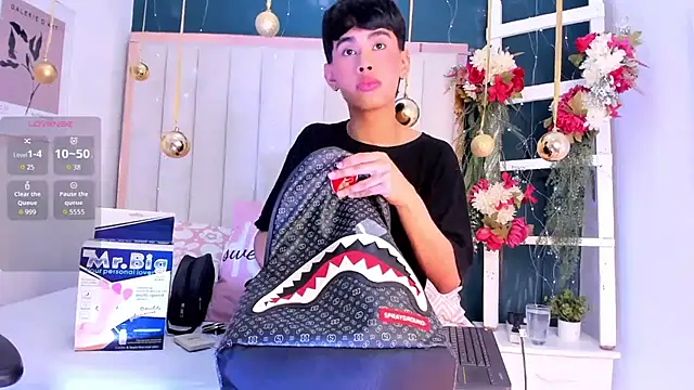 Snapshot of Jim_twink chatting on 12/04/25, 07:33 Jim twink online show from 12/04/25, 07:33