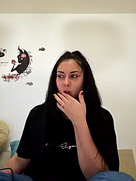 Snapshot of SaraViss20 chatting on 10/06/25, 07:11 SaraViss20 online show from 10/06/25, 07:11