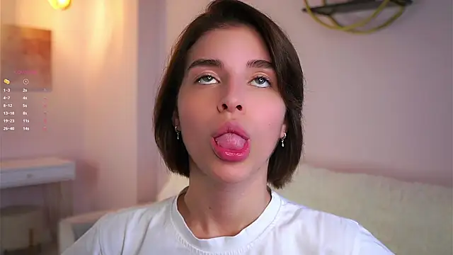 EleneButton online show from 10/08/25, 01:25