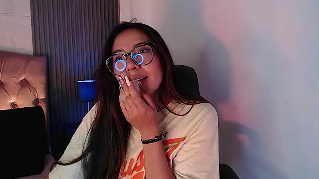 Snapshot of Bonnali_lune chatting on 11/01/25, 10:01 Bonnali lune online show from 11/01/25, 10:01