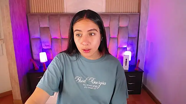 Snapshot of Bonnali_lune chatting on 11/08/25, 04:18 Bonnali lune online show from 11/08/25, 04:18