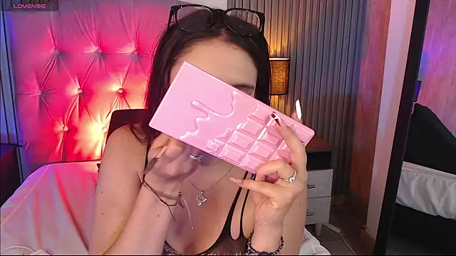 Snapshot of Bonnali_lune chatting on 11/20/25, 10:09 Bonnali lune online show from 11/20/25, 10:09