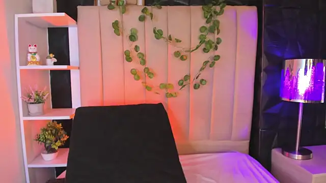 Snapshot of Bonnali_lune chatting on 11/21/25, 11:58 Bonnali lune online show from 11/21/25, 11:58