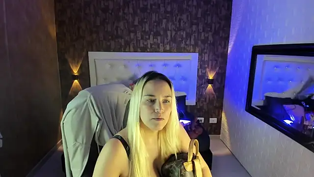 alezzafox   online show from 10/04/25, 04:43