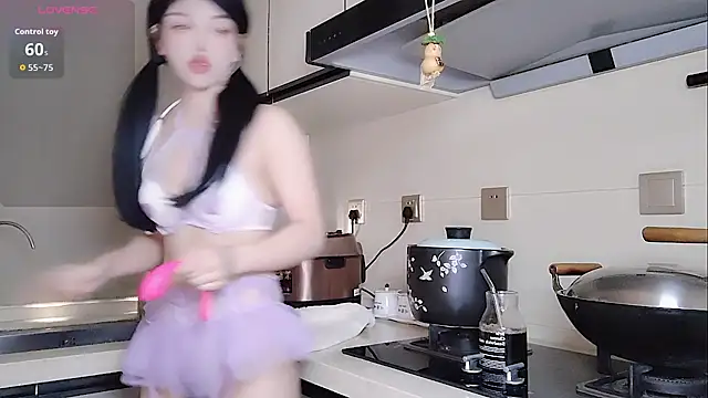 Coco--01 online show from 11/01/25, 01:18