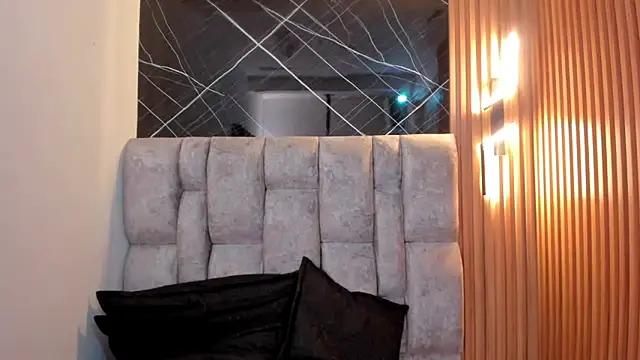 roxanne dl online show from 09/25/25, 11:47