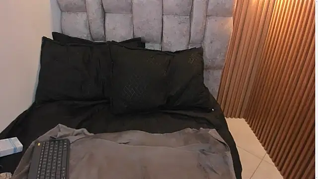 roxanne dl online show from 09/27/25, 12:43