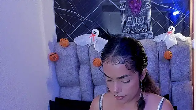 roxanne dl online show from 10/17/25, 04:42