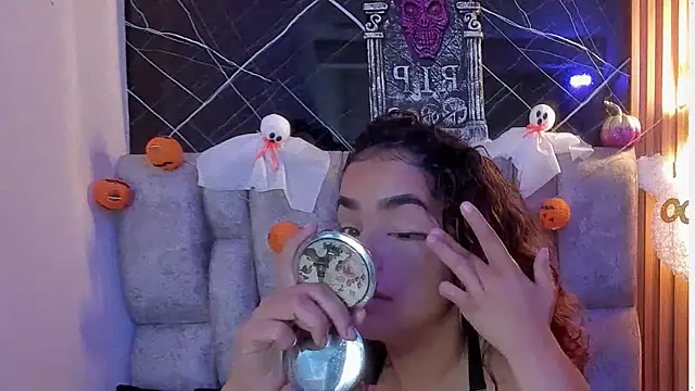 roxanne dl online show from 10/28/25, 12:09