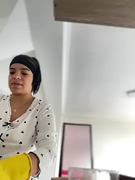 Snapshot of JuanitaMore01 chatting on 11/16/25, 03:28 JuanitaMore01 online show from 11/16/25, 03:28