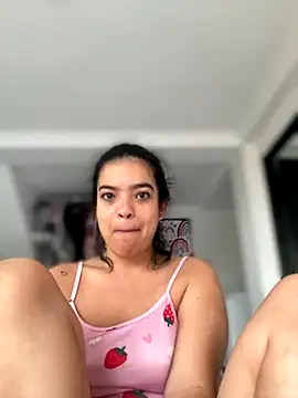 Snapshot of JuanitaMore01 chatting on 11/20/25, 12:16 JuanitaMore01 online show from 11/20/25, 12:16