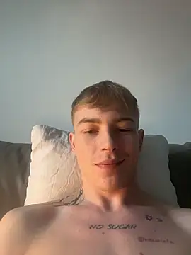 Snapshot of callmealexthx chatting on 11/11/25, 06:35 callmealexthx online show from 11/11/25, 06:35