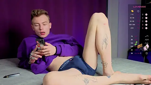 Snapshot of callmealexthx chatting on 11/29/25, 01:47 callmealexthx online show from 11/29/25, 01:47