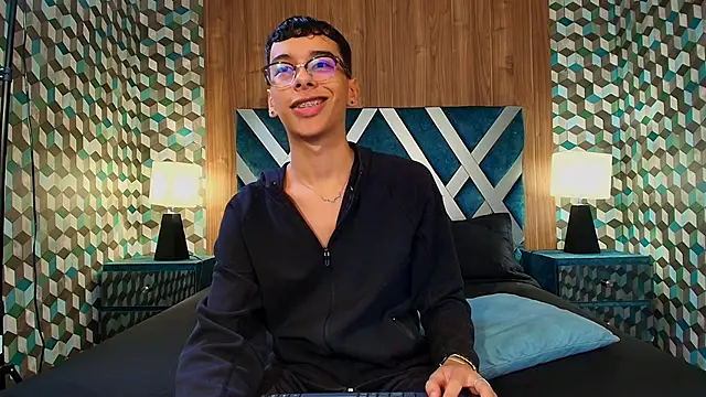 Snapshot of Aiden_Royce chatting on 09/09/25, 12:10 Aiden Royce online show from 09/09/25, 12:10