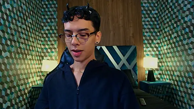 Snapshot of Aiden_Royce chatting on 10/12/25, 08:41 Aiden Royce online show from 10/12/25, 08:41