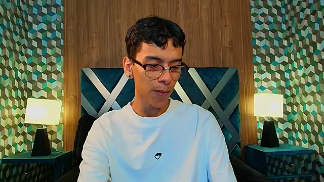 Snapshot of Aiden_Royce chatting on 10/15/25, 05:07 Aiden Royce online show from 10/15/25, 05:07