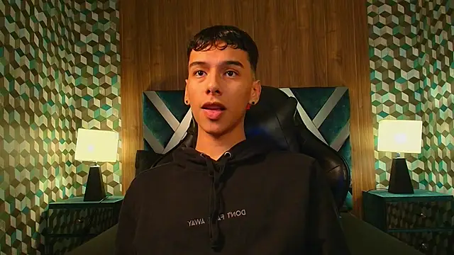 Snapshot of Aiden_Royce chatting on 10/22/25, 05:30 Aiden Royce online show from 10/22/25, 05:30