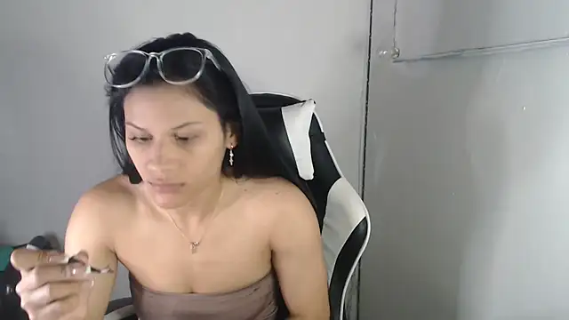 JessGarcia online show from 11/16/25, 01:06