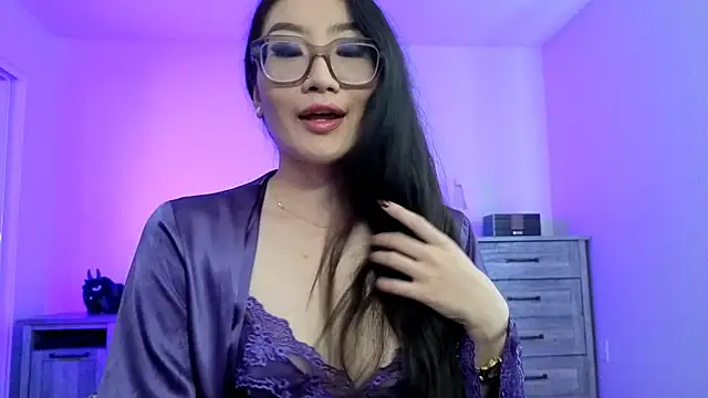Snapshot of Aliciaz3 chatting on 09/18/25, 10:56 Aliciaz3 online show from 09/18/25, 10:56