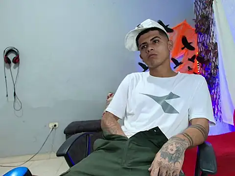 sweet Brunettes01 online show from 10/17/25, 10:56