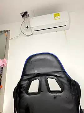 Snapshot of Rousevans_ chatting on 11/01/25, 04:25 Rousevans online show from 11/01/25, 04:25