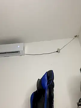 Snapshot of Rousevans_ chatting on 12/04/25, 04:44 Rousevans online show from 12/04/25, 04:44